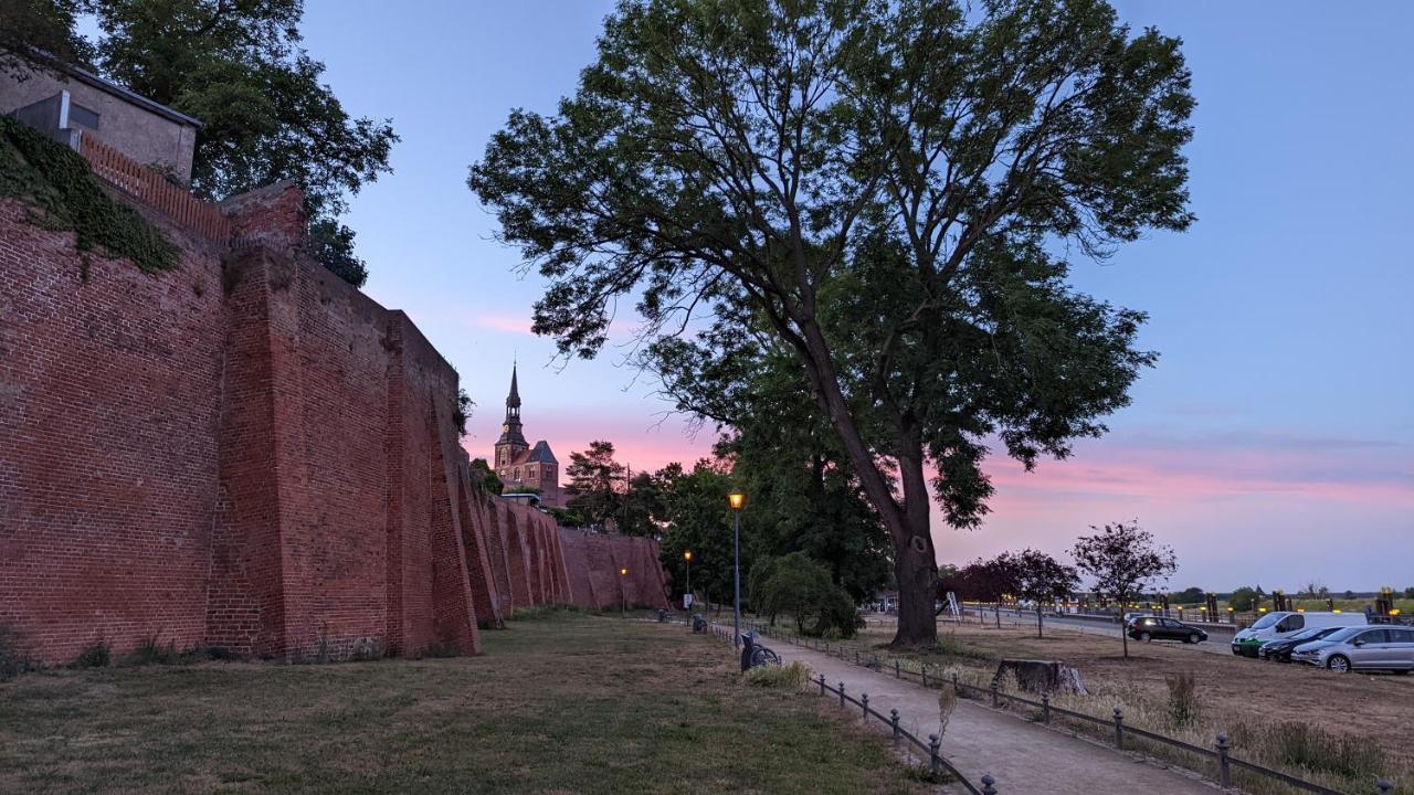 Zum Binnenschiffer Tangermünde Екстериор снимка